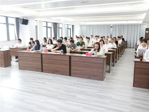 城投集團(tuán)舉辦“展現(xiàn)青年風(fēng)采，奉獻(xiàn)青春力量”主題演講比賽