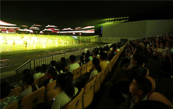 CHINA少年《china》行——城投集團(tuán)積極探索研學(xué)游發(fā)展新模式 大型實(shí)景演出《china》迎來(lái)“六一”研學(xué)專(zhuān)場(chǎng)