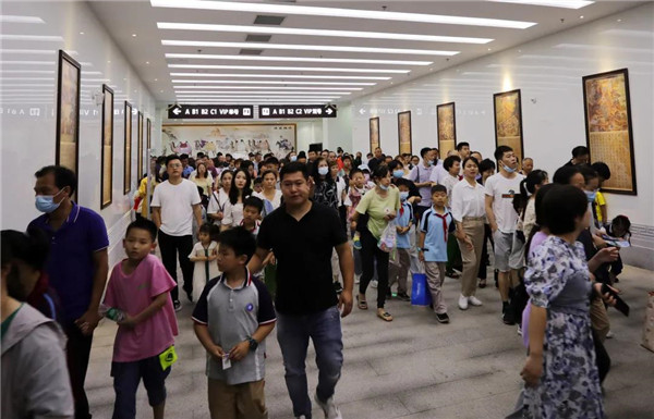 CHINA少年《china》行——城投集團(tuán)積極探索研學(xué)游發(fā)展新模式 大型實(shí)景演出《china》迎來(lái)“六一”研學(xué)專(zhuān)場(chǎng)