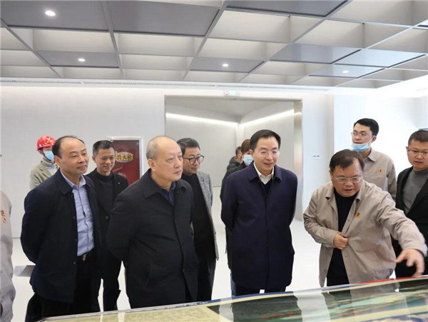 市委常委、常務副市長鄧永翔現(xiàn)場調(diào)研城投集團產(chǎn)業(yè)項目