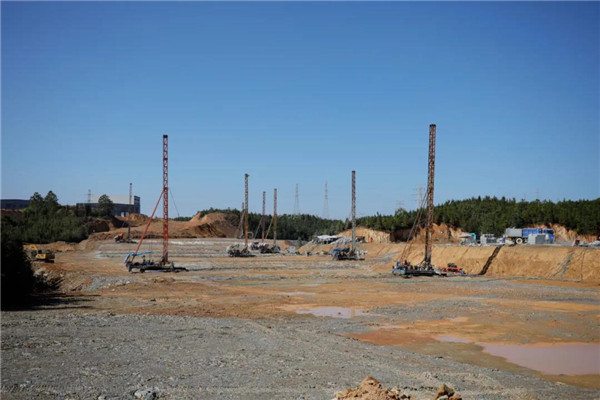 記者節(jié)：媒體聚焦昌南新區(qū)、城投集團重點項目建設(shè)工地